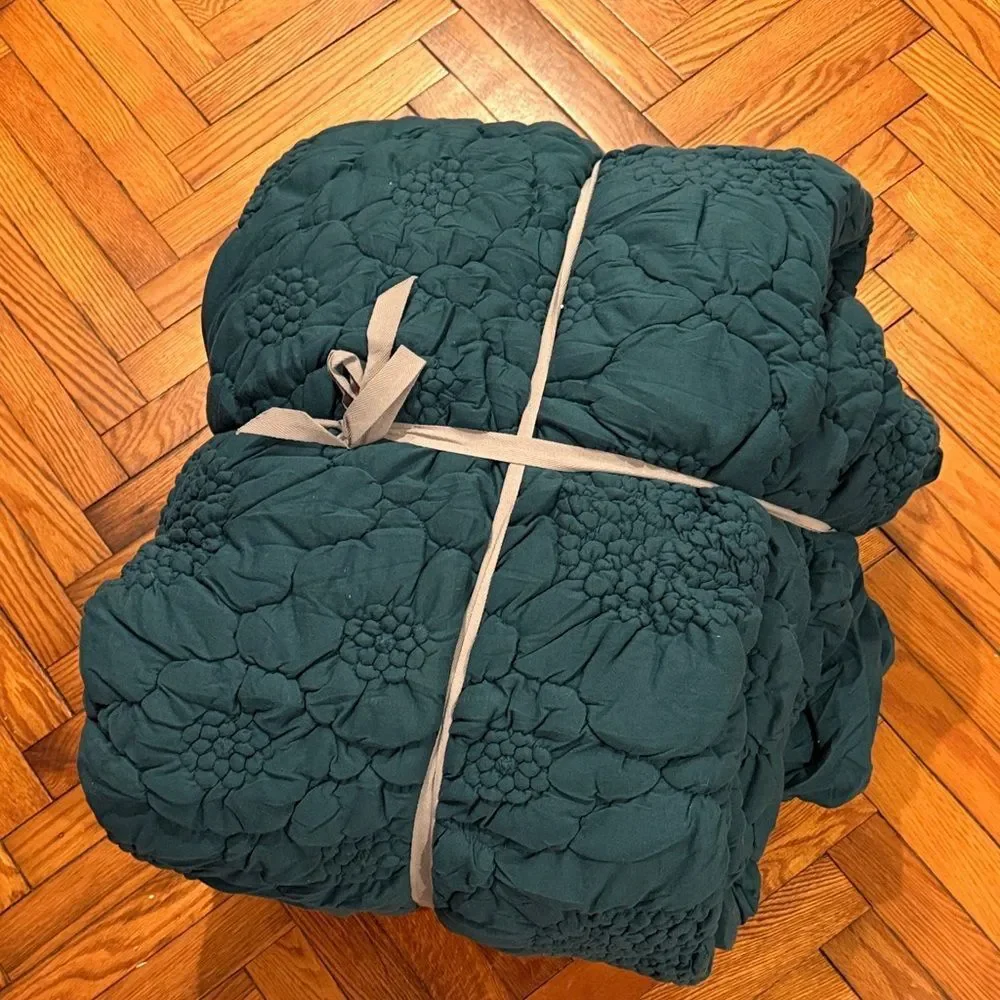 Dahlia Cotton Jersey Floral Quilt Size King